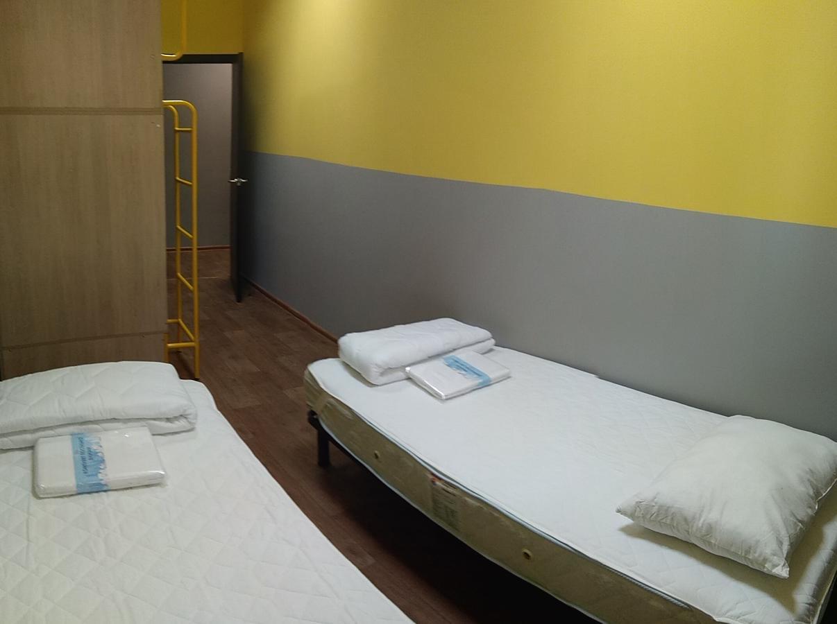 Hello Yellow Hostel Dnyipropetrovszk Kültér fotó