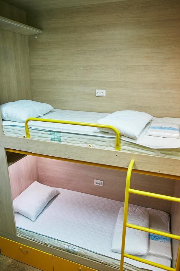Hello Yellow Hostel Dnyipropetrovszk Kültér fotó